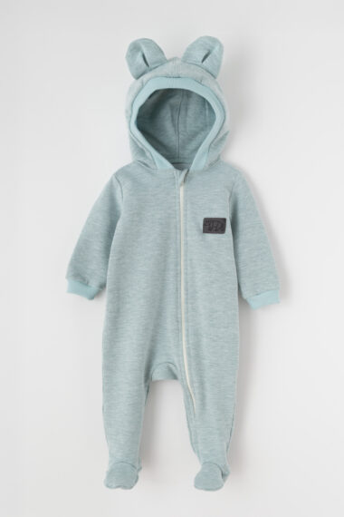 Zelený dětský overal s kapucí, oušky a nášivkou medvídka