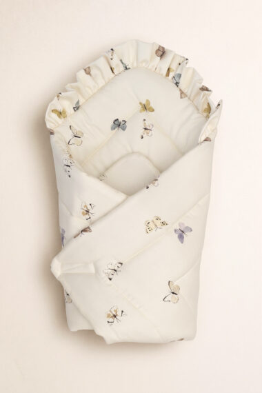 Păturică pentru bebeluși cu volănaș Fluturi